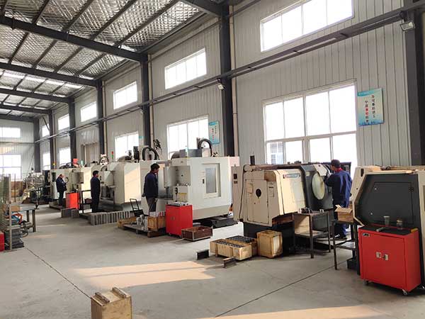 聚脲喷涂机Q5600(图2) 万向注册配件数控生产中心