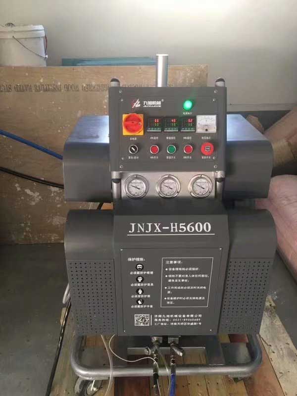 聚脲喷涂机JNJX-H5600(液压)(图2) 聚脲喷涂机对全水万向喷涂施工
