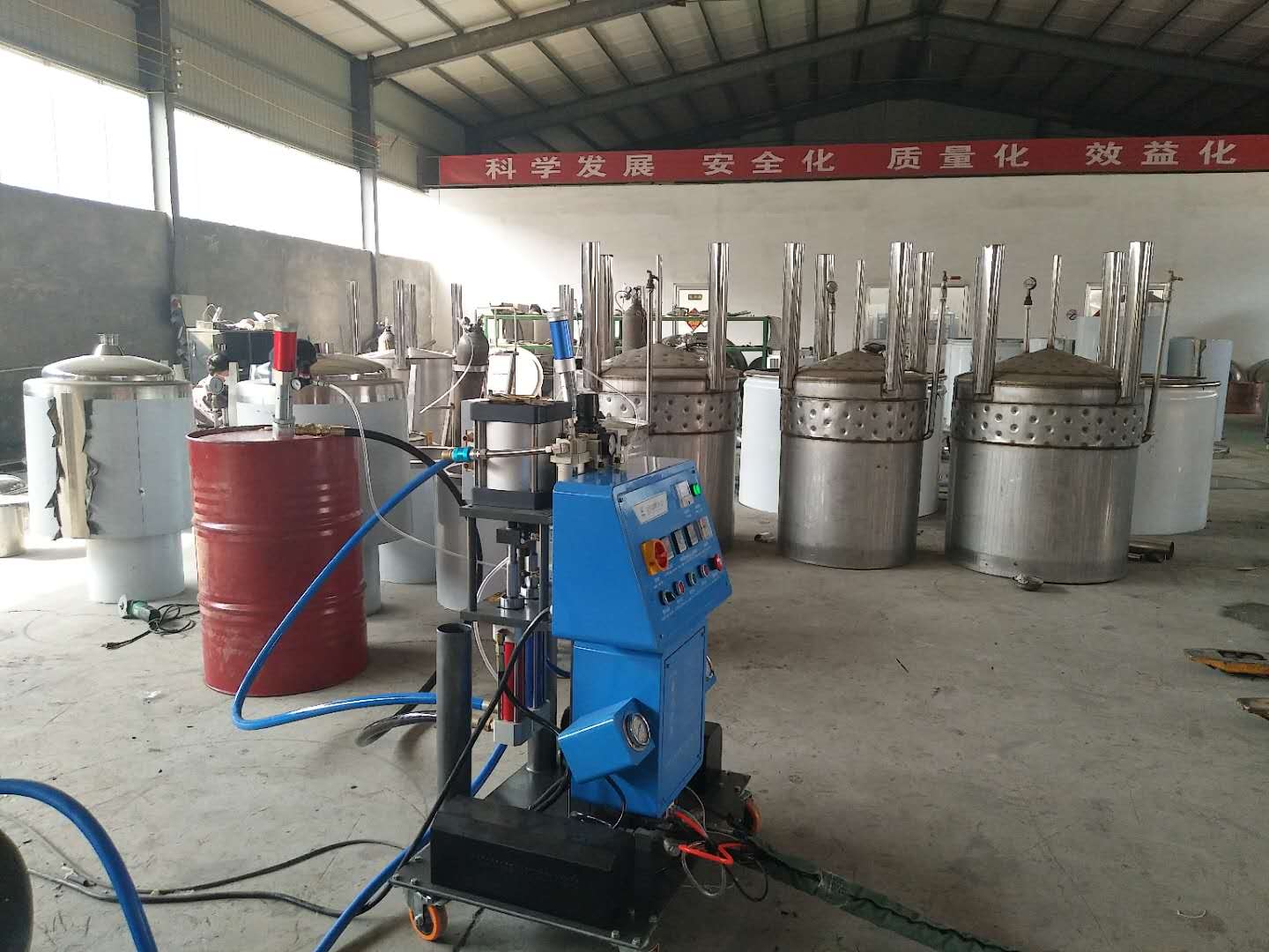 Q2600水箱保温的保温层填充万向发泡机