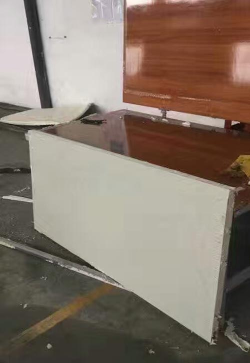 万向门板浇注(图1) 万向门板浇注