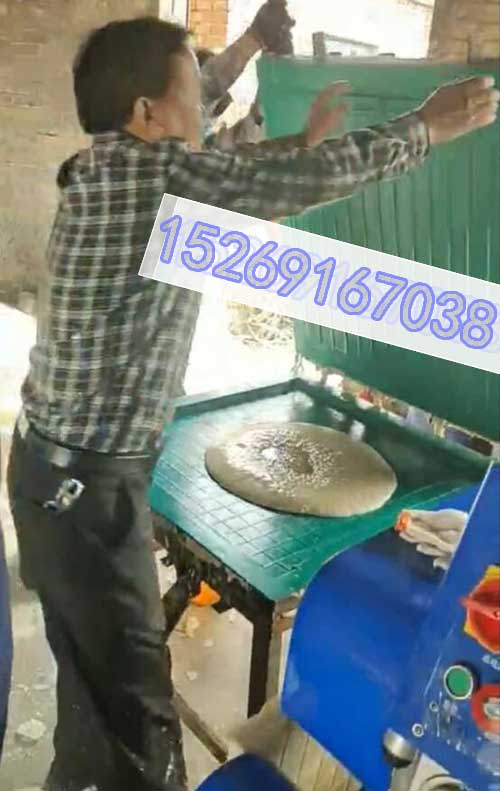 万向电热炕板生产 万向浇注设备(图1) 万向电热炕板生产 万向浇注设备