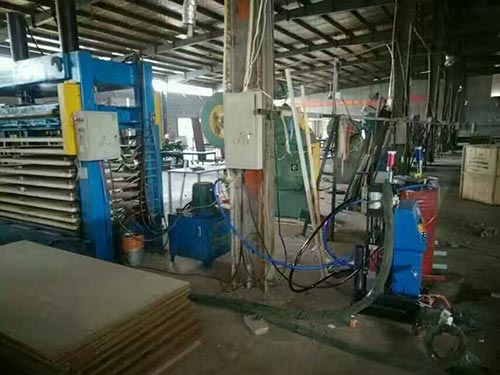 门板填充发泡模具浇注万向 发泡机器(图1) 门板填充发泡模具浇注万向 Q2600发泡机器