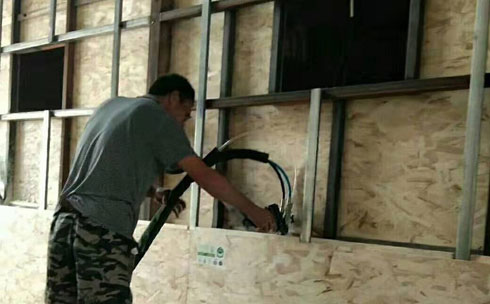 浇注发泡设备(图2) 钢结构房屋墙体空腔浇注发泡案例