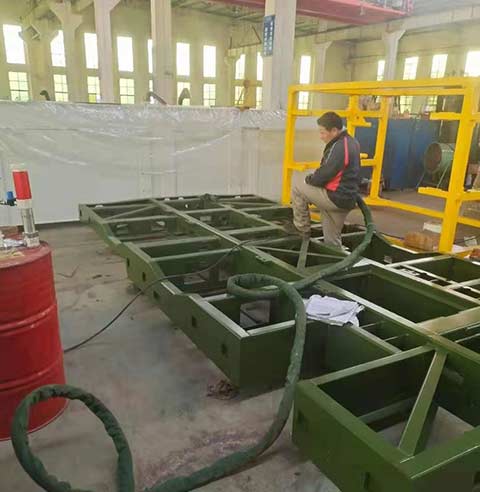 化工设备喷涂保温(图2) 设备框架保温万向发泡施工